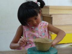 夏休み子供陶芸体験の画像