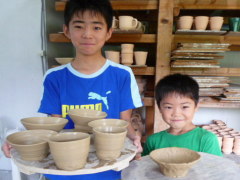 夏休み子供陶芸体験者の画像
